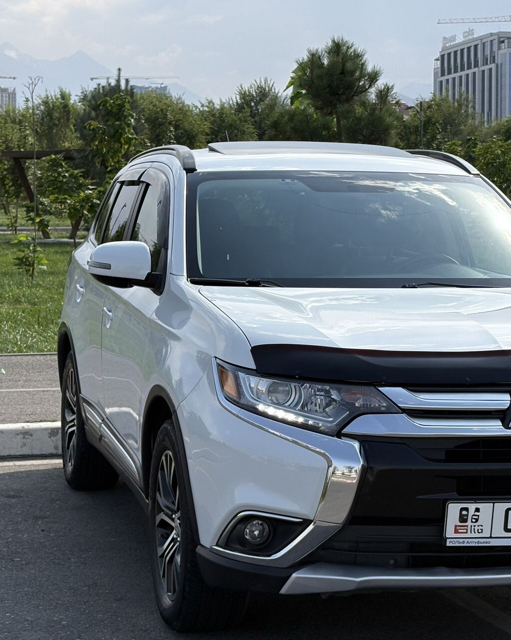 Mitsubishi Outlander: 2016 г., 2.4 л, Вариатор, Бензин, Кроссовер: фото 4