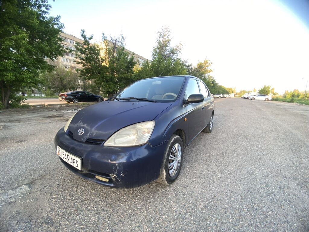 Toyota Prius 2002 г., гибрид, седан: фото 5