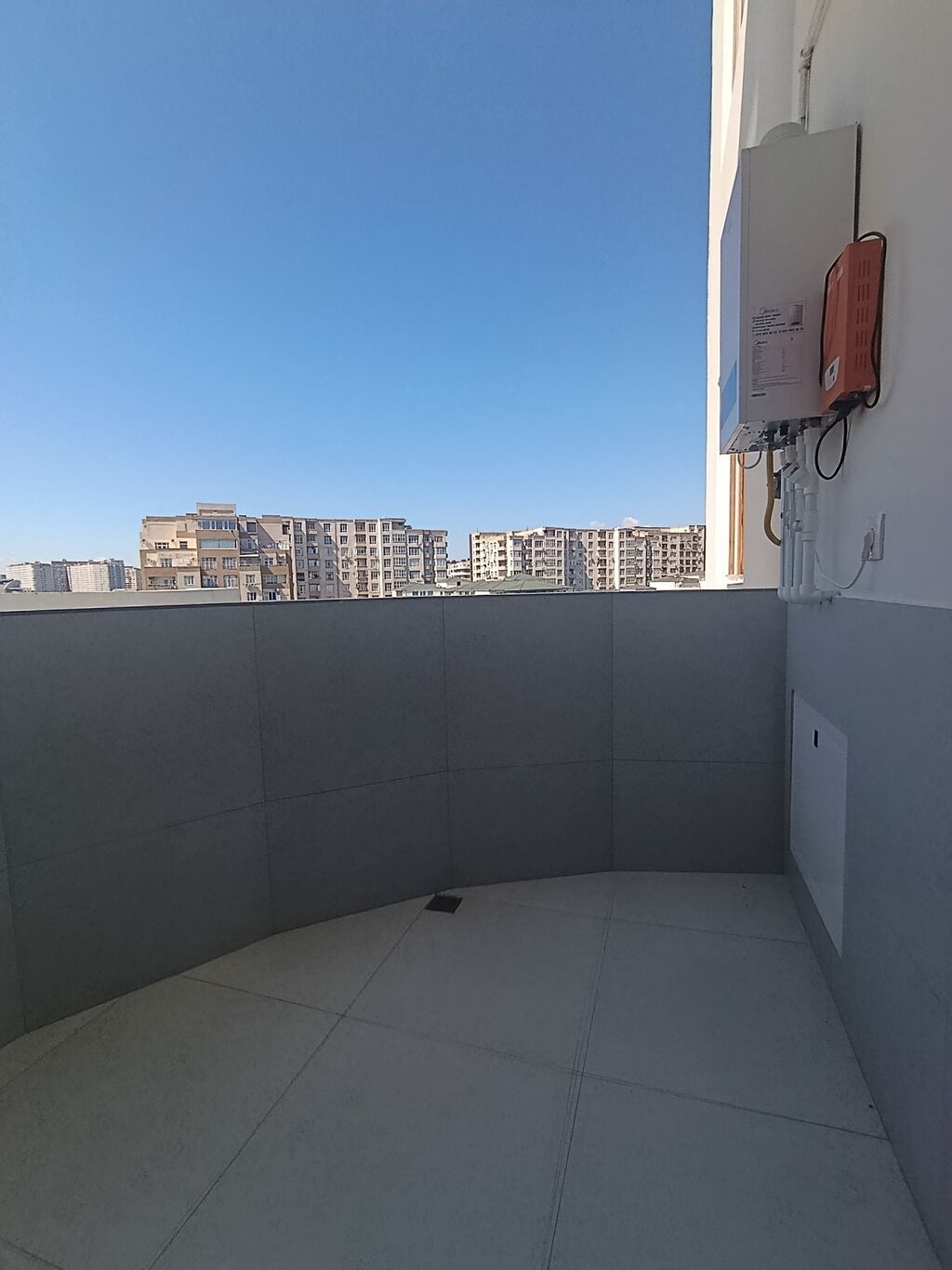 3 otaqlı, Yeni tikili, m. 8 Noyabr, 89 kv. m