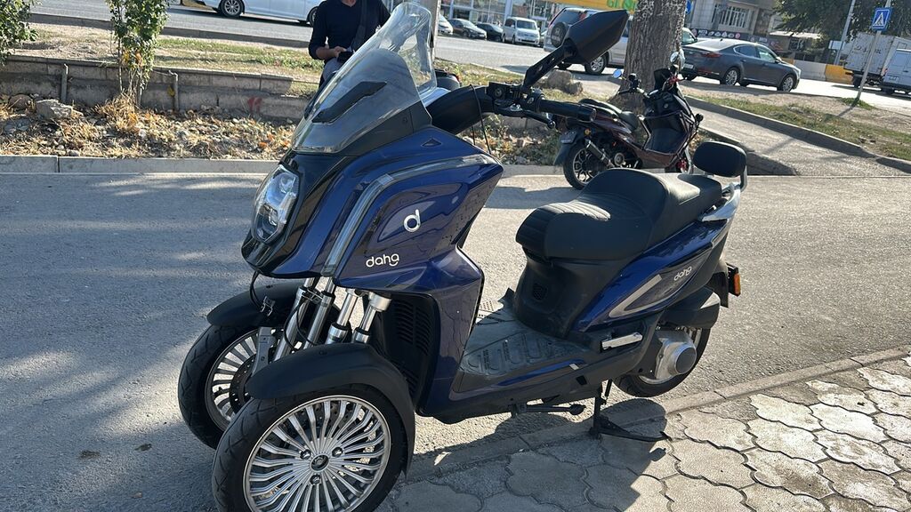Макси-скутер 300 куб. см, Бензин, Новый: фото 1