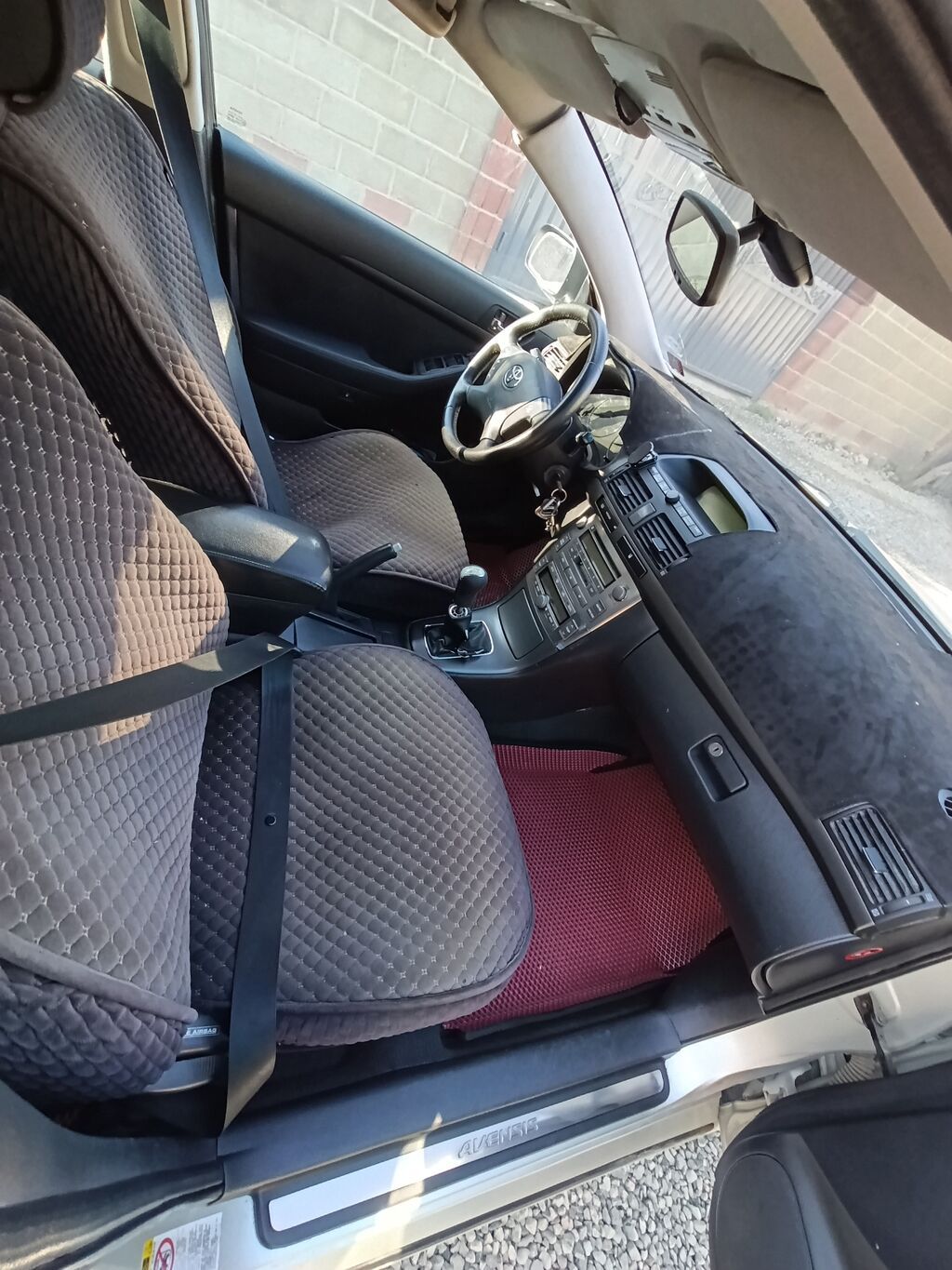 Toyota Avensis: 2004 г., 1.8 л, Механика, Бензин, Универсал: фото 5
