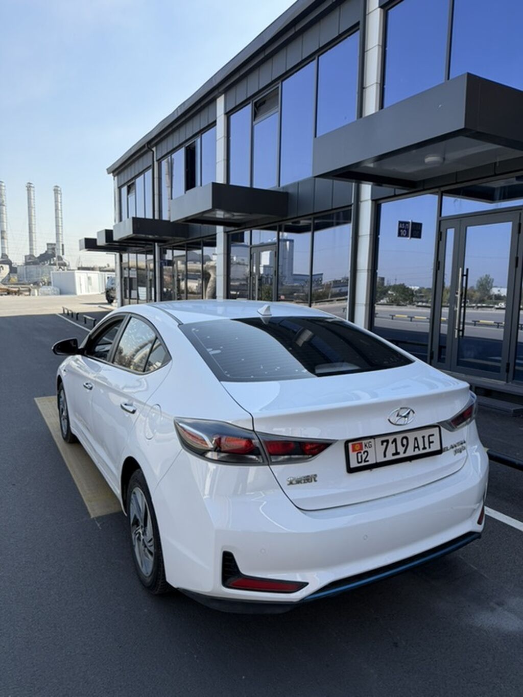 Hyundai Elantra: 2021 г., Автомат, Гибрид, Седан: фото 3