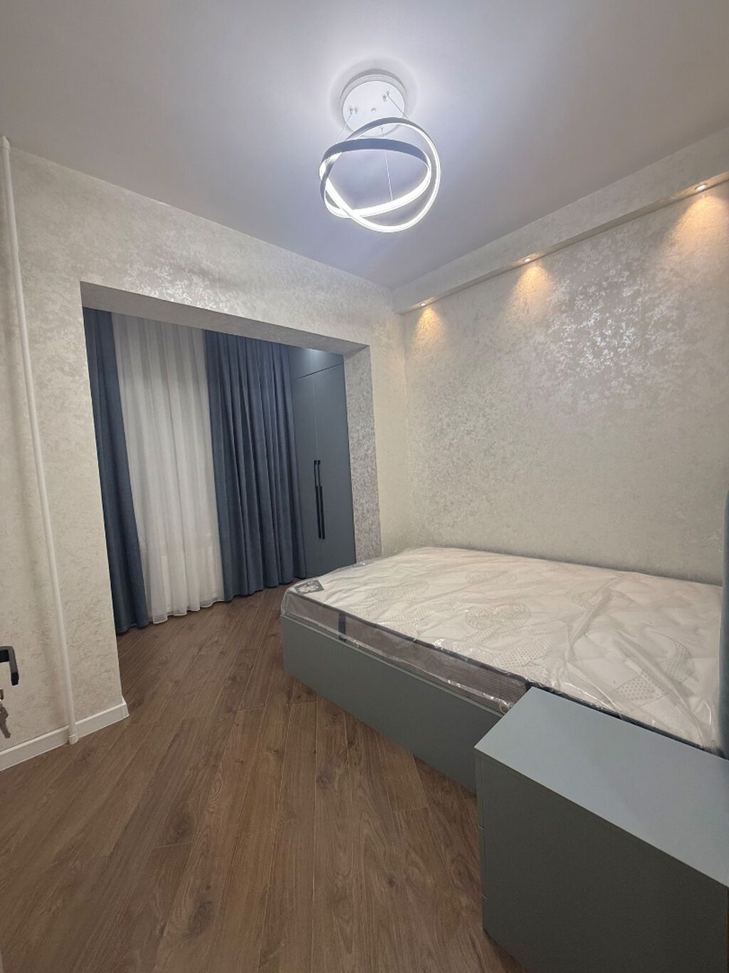 Bakı, 3 otaqlı, Köhnə tikili, m. Xalqlar Dostluğu, 70 kv. m