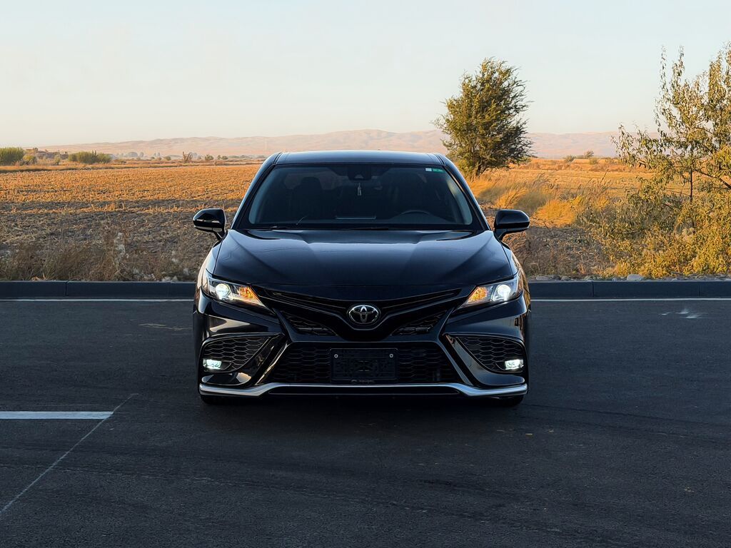 Toyota Camry: 2021 г., 2.5 л, Автомат, Бензин, Седан: фото 1
