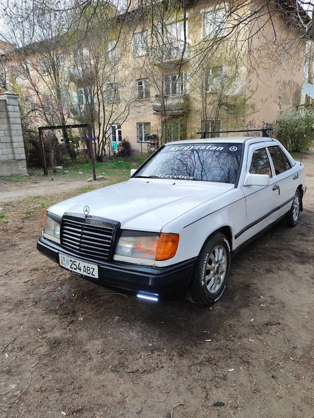 Mercedes-Benz W124: 1988 г., 2 л, Механика, Бензин, Седан: фото 1