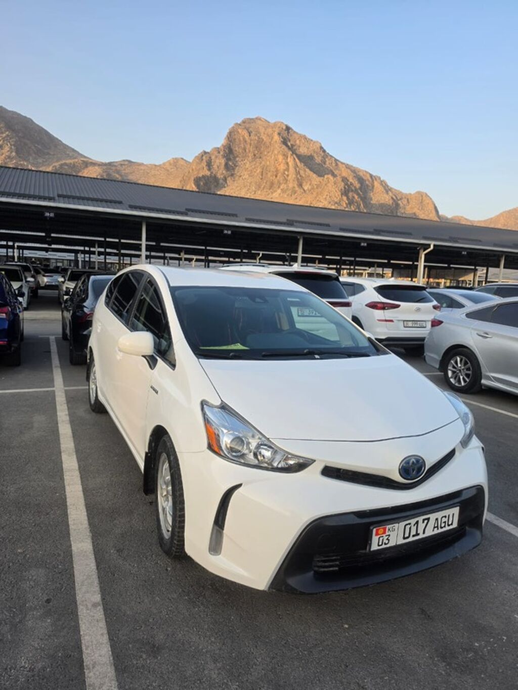 Toyota Prius V: 2018 г., 1.8 л, Автомат, Гибрид, Универсал: фото 2