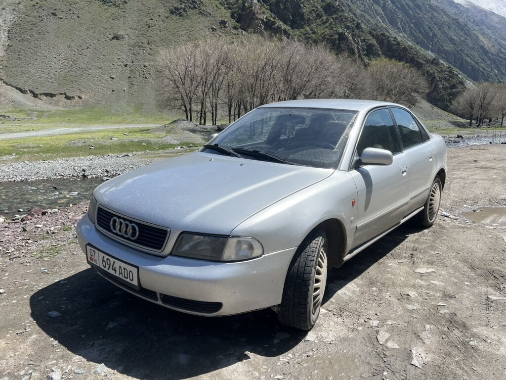 Audi A4: 1996 г., 2.6 л, Механика, Бензин, Седан: фото 3