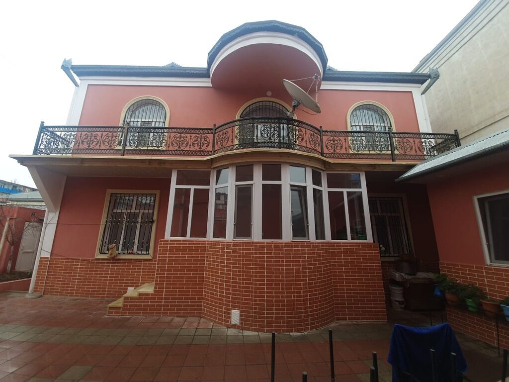 Bakıxanov qəs. 6 otaqlı, 200 kv. m, Yeni təmirli
