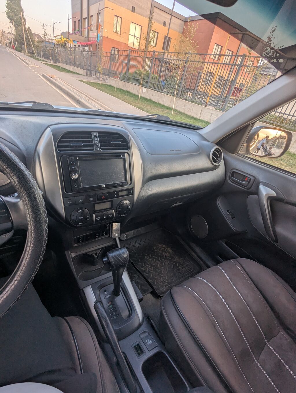 Toyota RAV4: 2005 г., 2 л, Автомат, Бензин, Кроссовер: фото 3