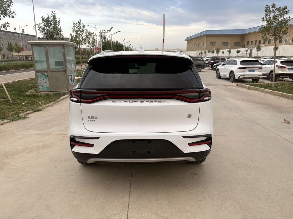 BYD Tang: 2023 г., 1.5 л, Автомат, Гибрид, Кроссовер: фото 4