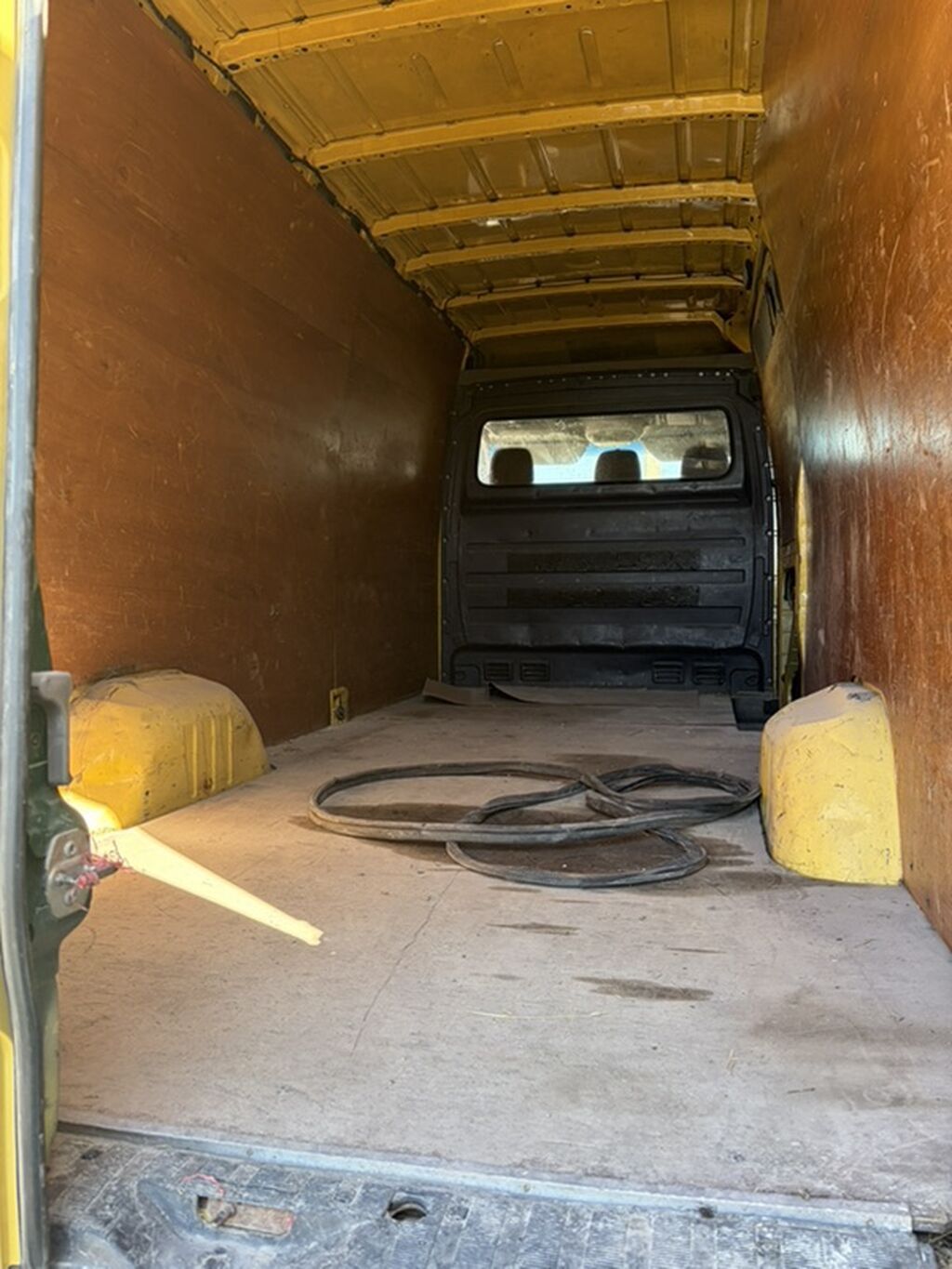Mercedes-Benz Sprinter (длинная база, высокая крыша) — желтый: фото 8