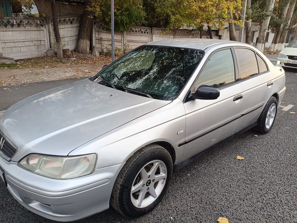 Honda Accord: 2001 г., 1.8 л, Механика, Бензин, Седан: фото 1
