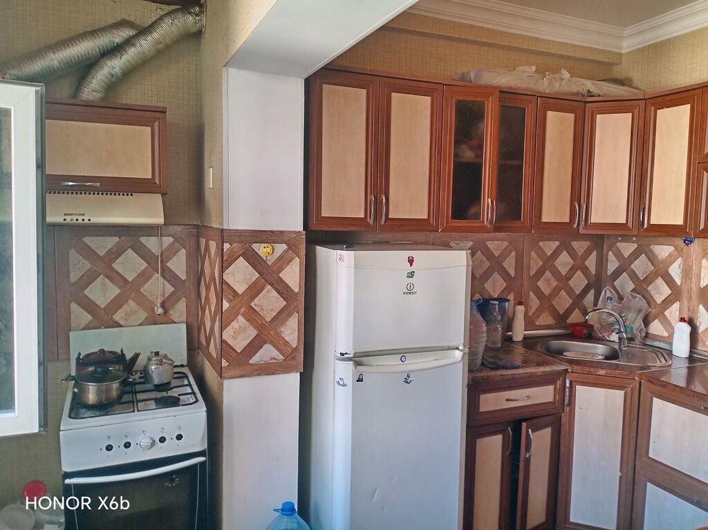 Bakı, Köhnə Günəşli, 3 otaqlı, Köhnə tikili, m. Həzi Aslanov, 75 kv. m