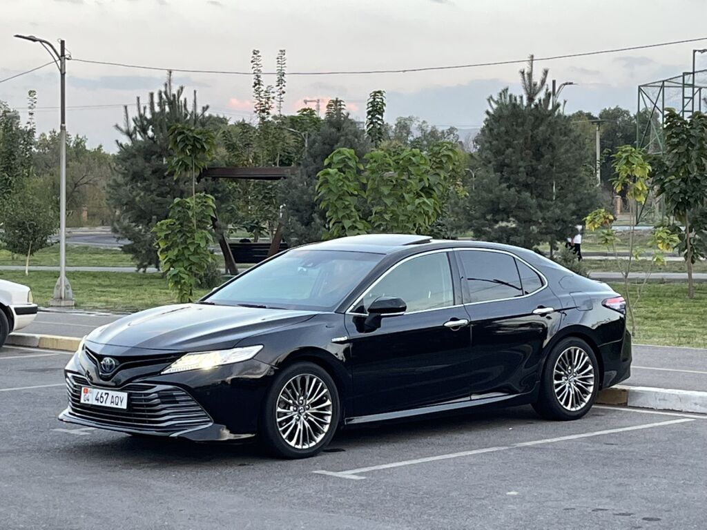 Toyota Camry: 2019 г., 2.5 л, Вариатор, Гибрид, Седан: фото 3