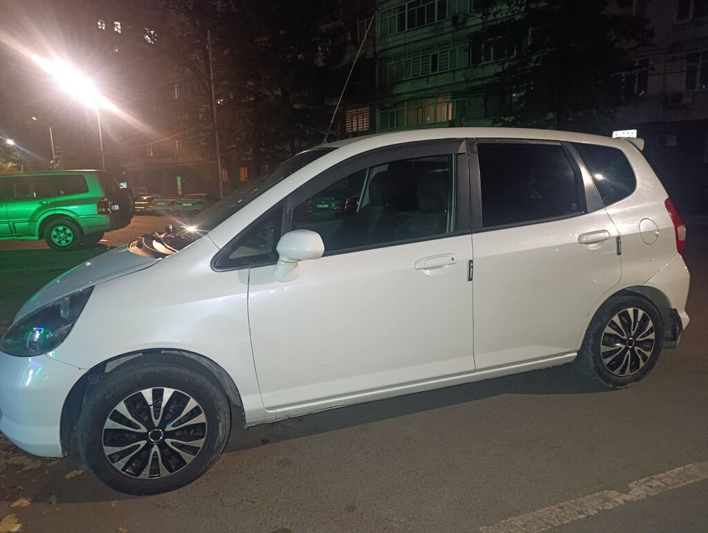 Honda Fit: 2003 г., 1.3 л, Автомат, Бензин, Хэтчбэк: фото 2