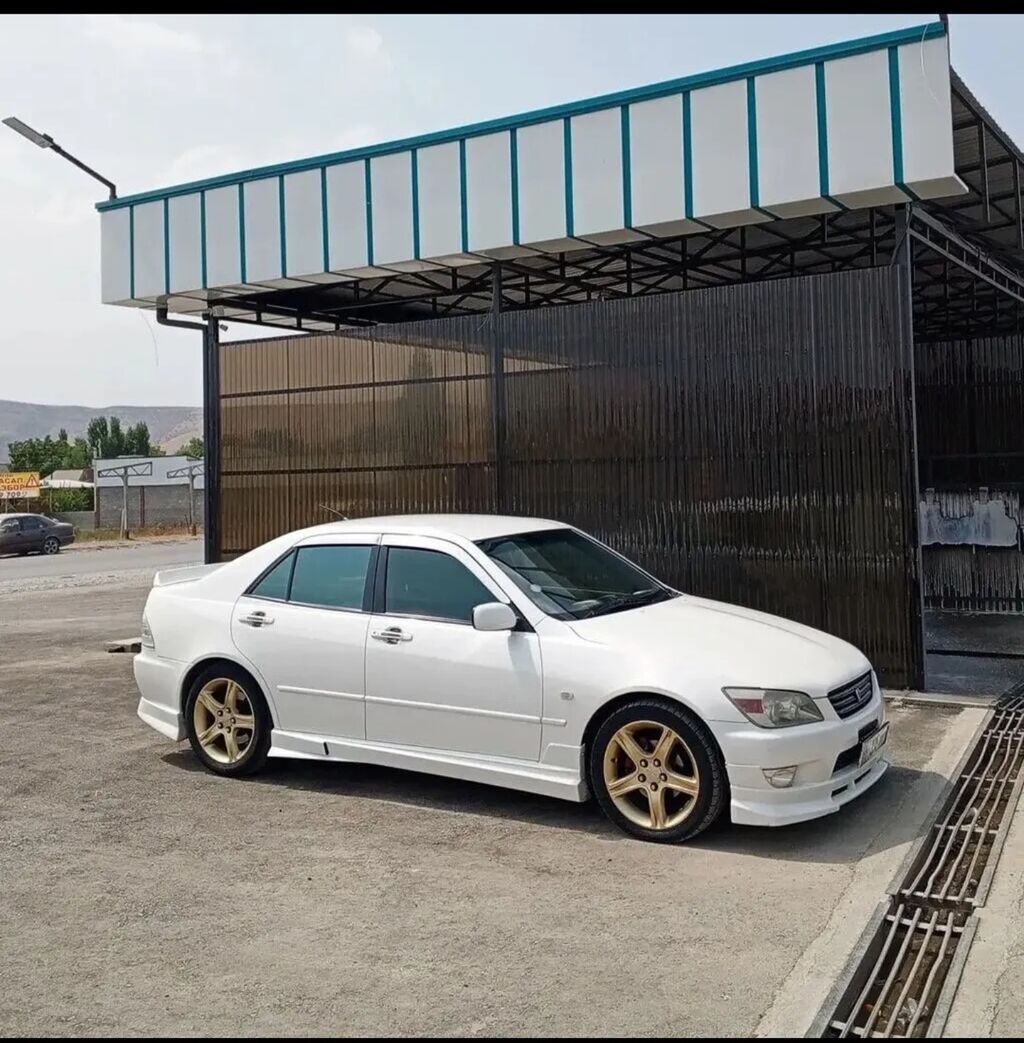 Toyota Altezza: 2001 г., 2 л, Автомат, Бензин, Седан: фото 8