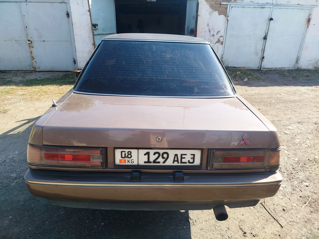 Mitsubishi Galant: 1987 г., 2 л, Механика, Бензин, Седан: фото 3