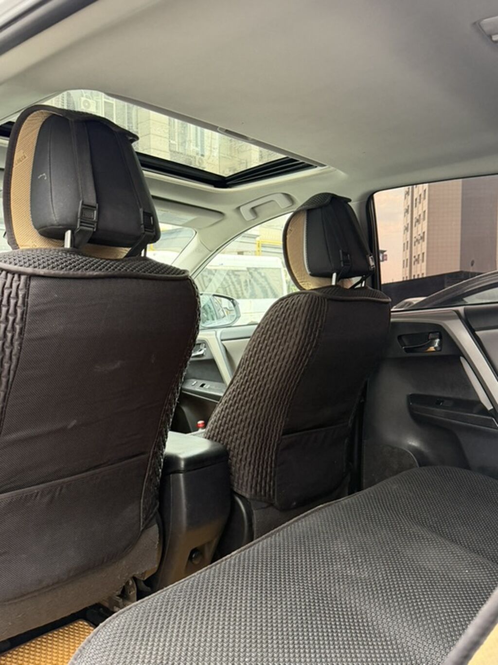 Toyota RAV4: 2018 г., 2.5 л, Автомат, Бензин, Кроссовер: фото 8