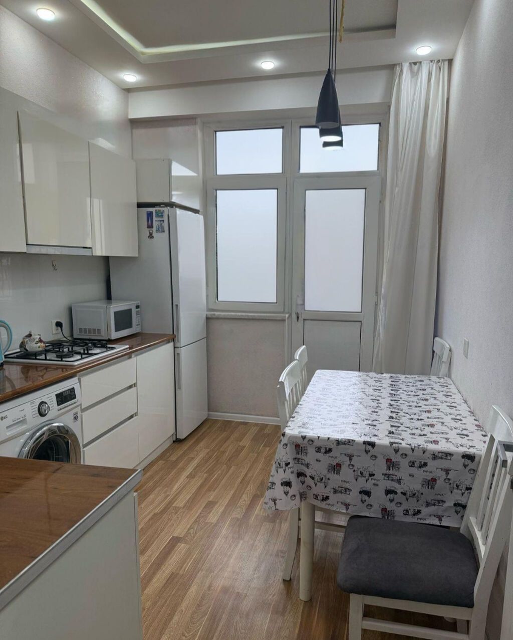 Şəhərin 28 may ərazisində,,,Səməd Vurğun parkı qarşısında 5mərtəbəli