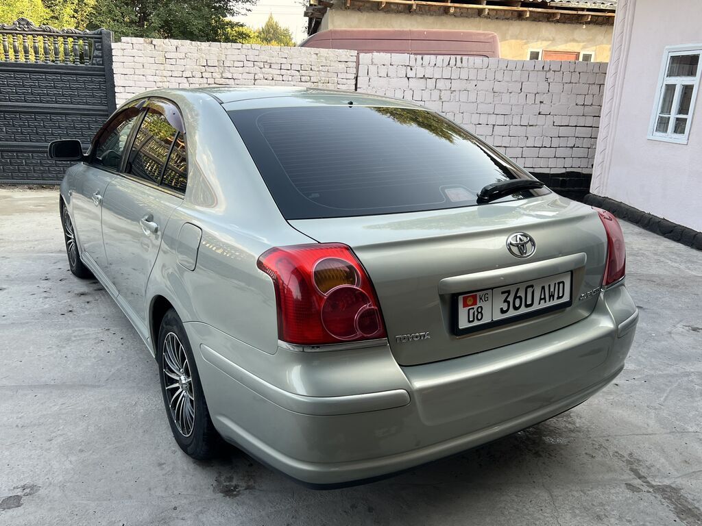 Toyota Avensis: 2003 г., 1.8 л, Механика, Бензин, Хэтчбэк: фото 3