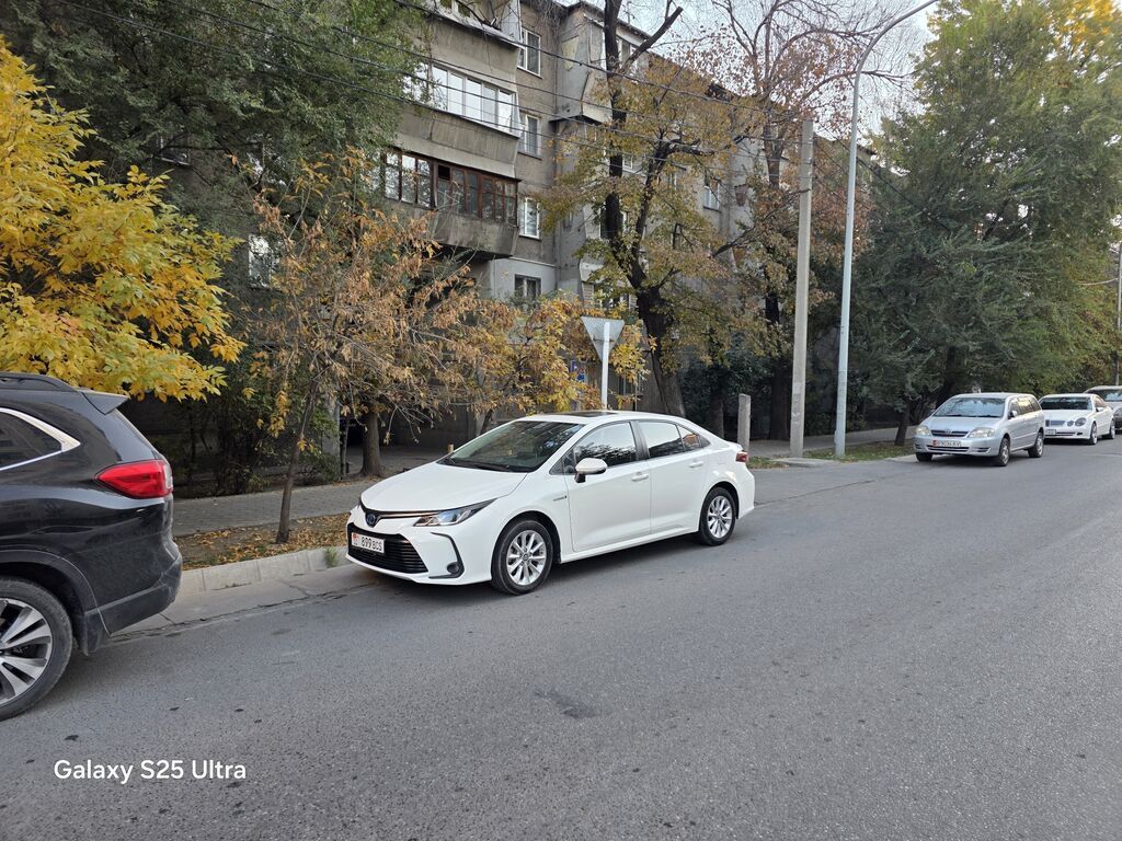 Toyota Corolla: 2020 г., 1.8 л, Вариатор, Гибрид, Седан: фото 4