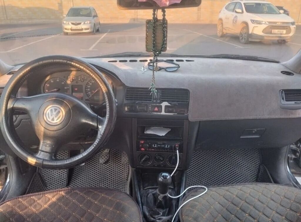 Volkswagen Bora: 2001 г., 1.6 л, Механика, Бензин, Седан: фото 8