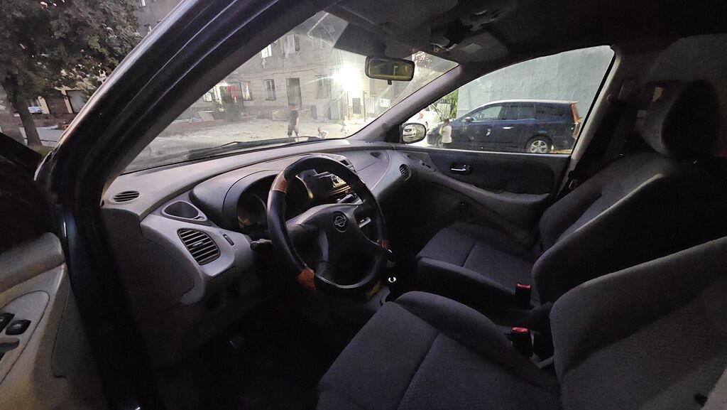 Nissan Almera Tino: 2001 г., 1.8 л, Механика, Бензин, Минивэн: фото 6