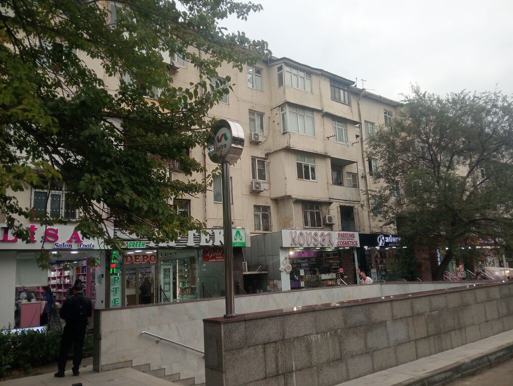 Salam ev uzunmüddətli verilir. 077_304_50_10. Memar Əcəmi metrosunun