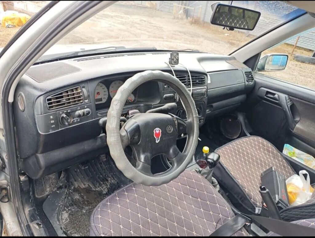 Volkswagen Golf: 1998 г., 1.8 л, Механика, Бензин, Универсал: фото 2