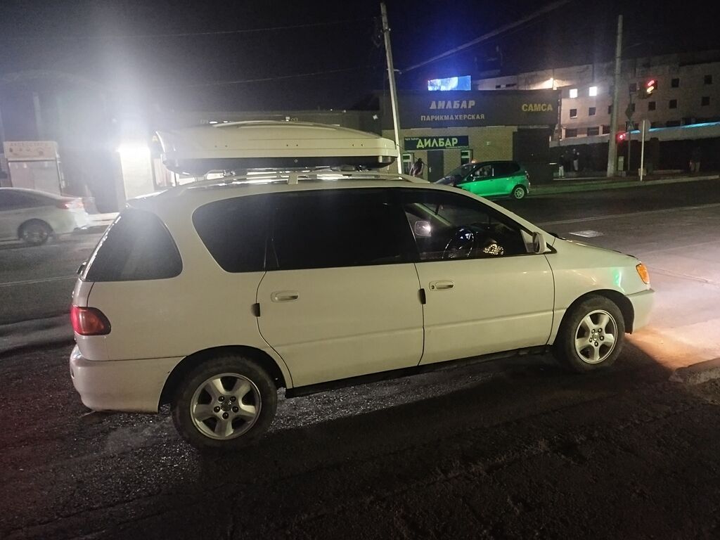 Toyota Ipsum: 2001 г., 2 л, Автомат, Газ, Минивэн: фото 5
