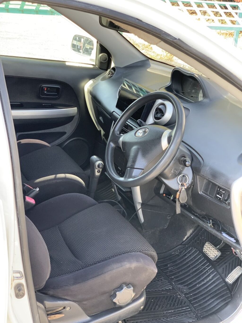 Toyota Ist: 2004 г., 1.5 л, Автомат, Бензин, Хэтчбэк: фото 6