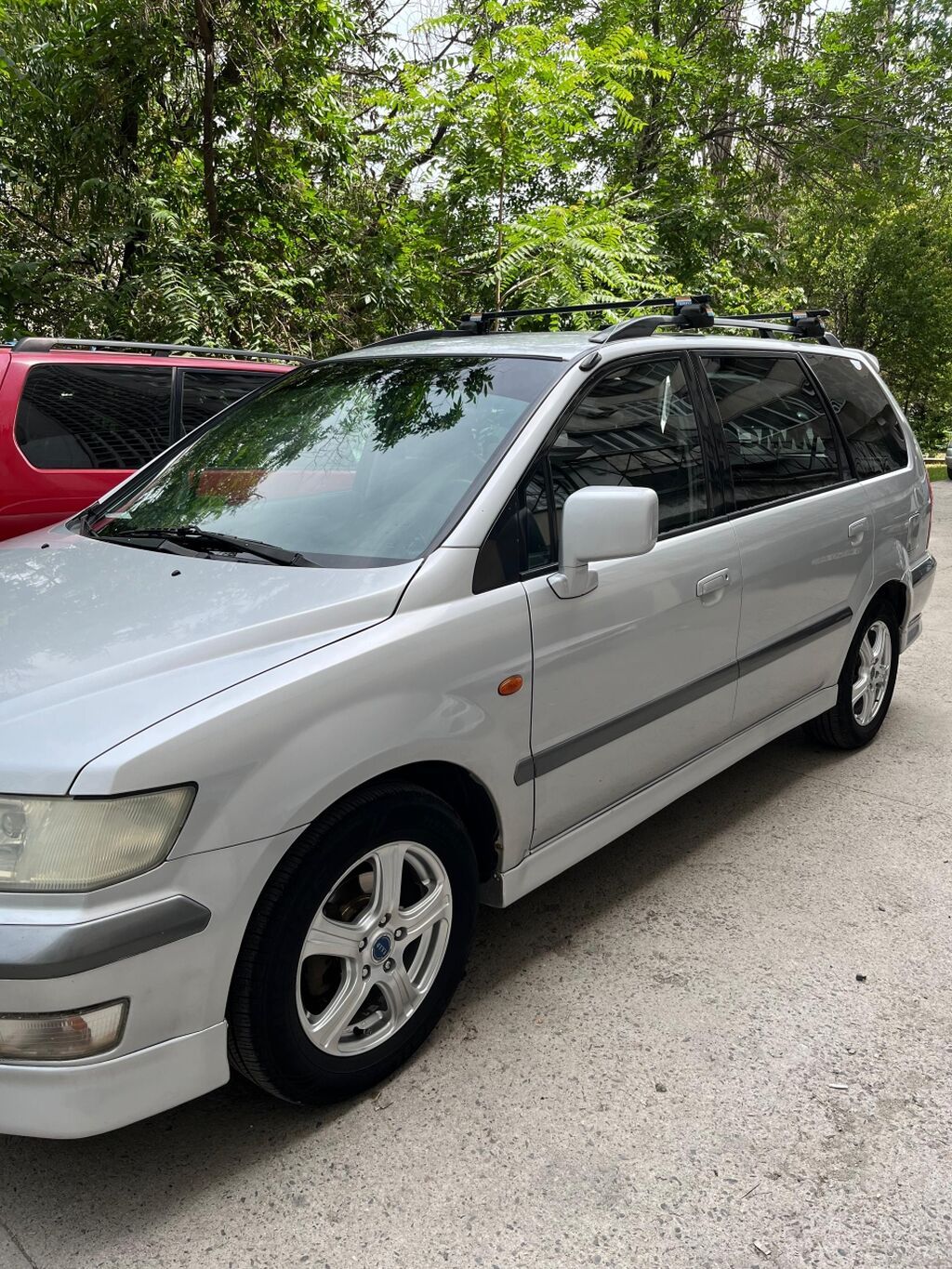 Mitsubishi Space Wagon: 2001 г., 2 л, Механика, Бензин, Минивэн: фото 2