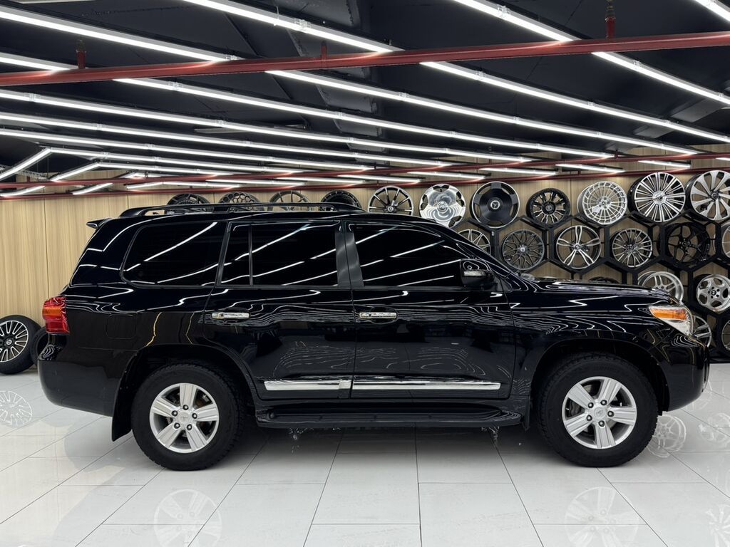 Toyota Land Cruiser: 2013 г., 4.6 л, Автомат, Бензин, Внедорожник: фото 6