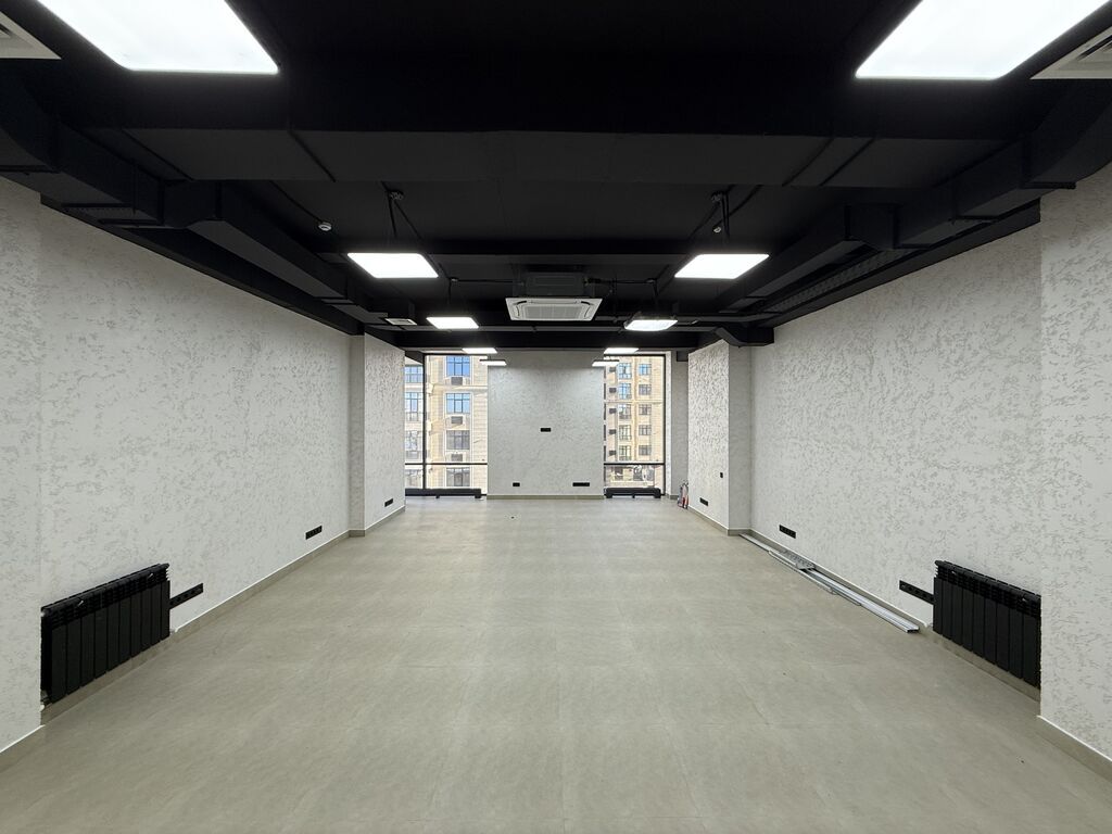 Аренда офисов, 60 м², В бизнес центре, 1 линия