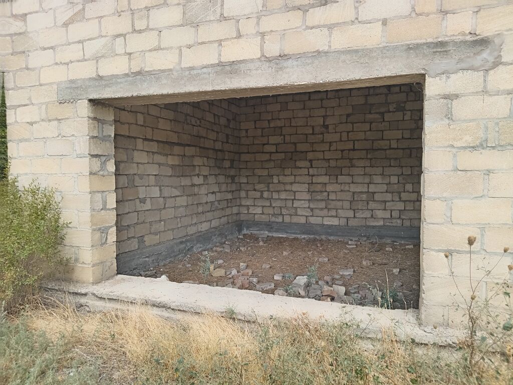 Satışa təqdim olunur: iki mərtəbəli, böyük ölçülü daş tikili. 30 sot
