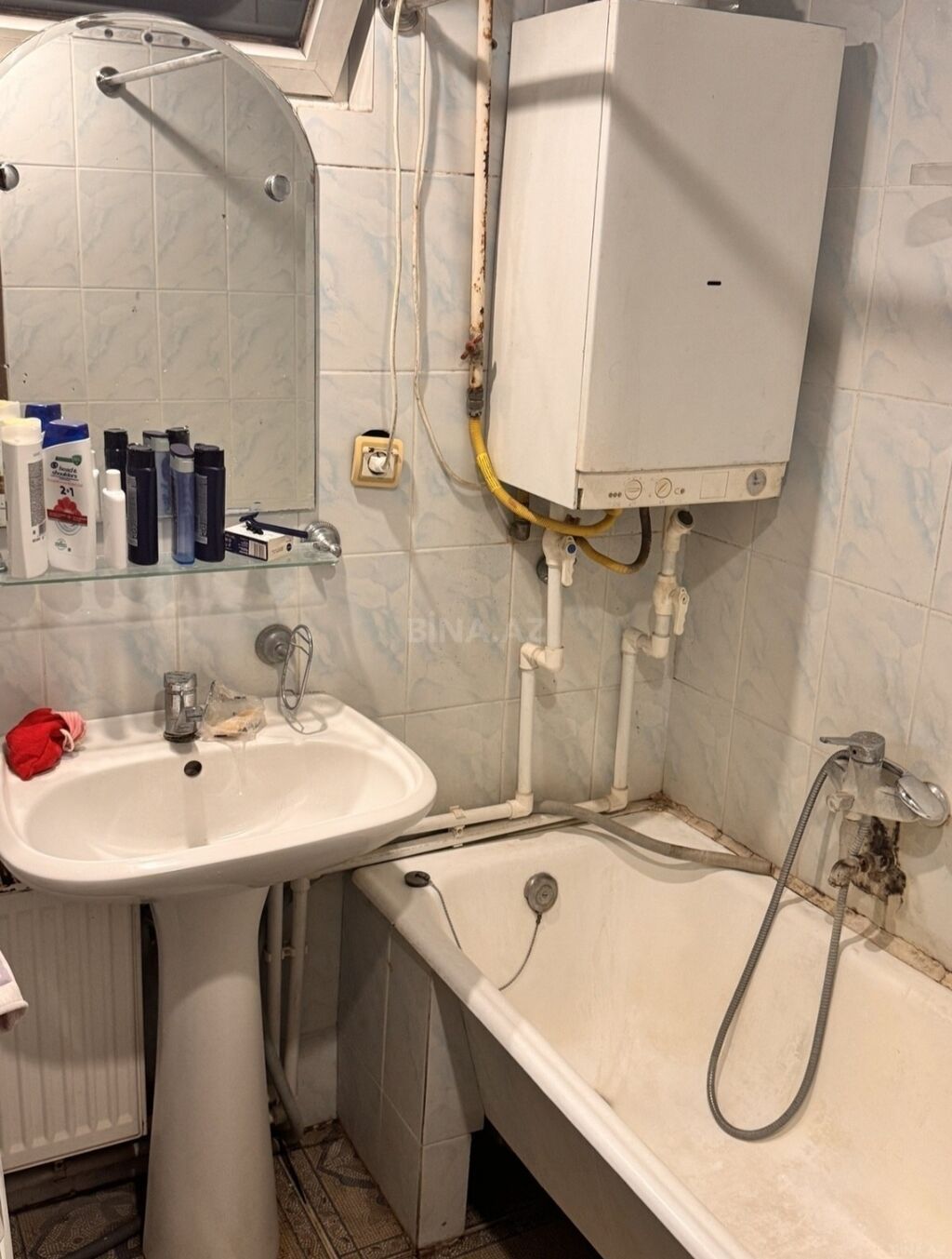 Bakı, 3 otaqlı, Köhnə tikili, m. 28 may, 104 kv. m