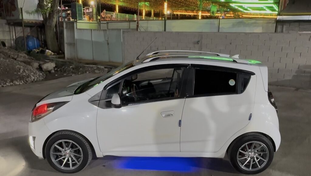 Chevrolet Spark: 2011 г., 1 л, Механика, Бензин, Хэтчбэк: фото 3