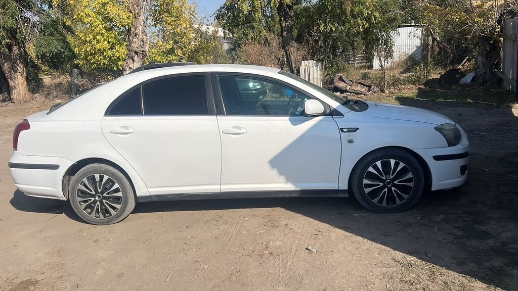 Toyota Avensis: 2003 г., 2 л, Механика, Дизель, Седан: фото 2