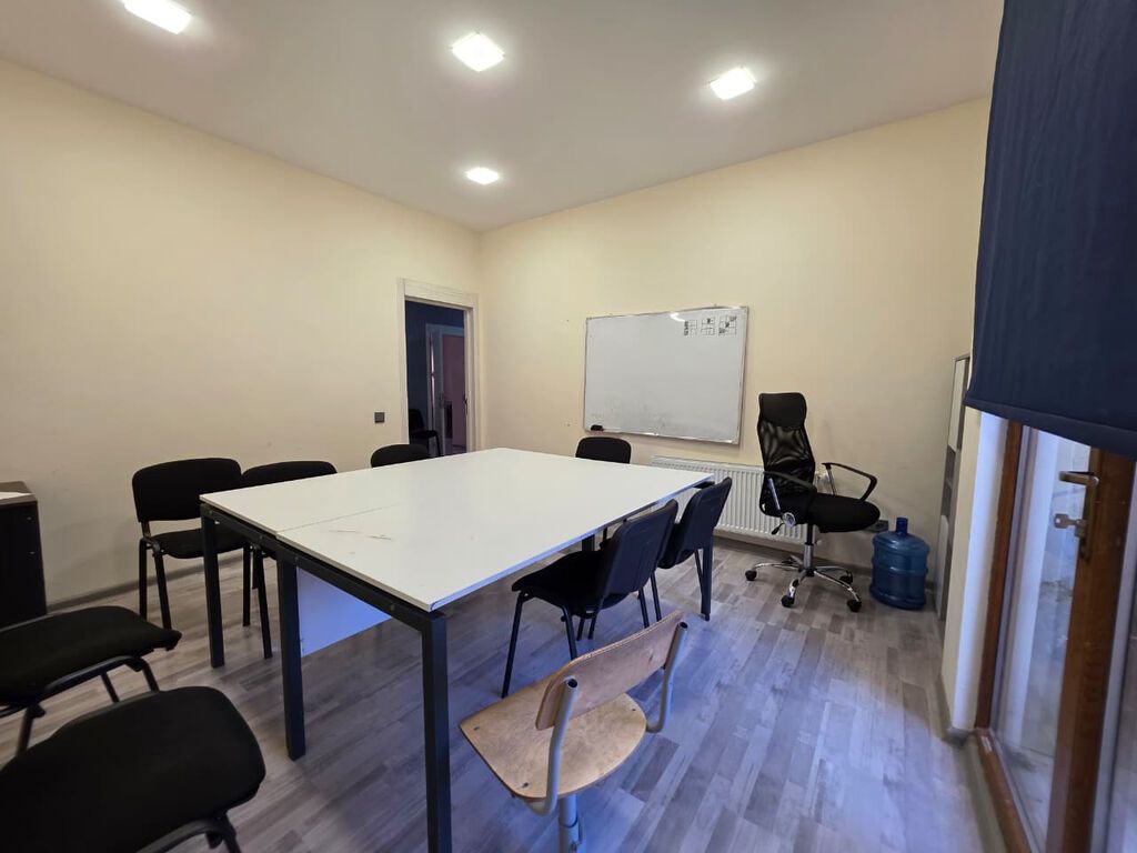 Ağ Şəhərdə ofis icarəyə verilir Ünvan: Ağ Şəhər Sahə: 25 m² Qiymət