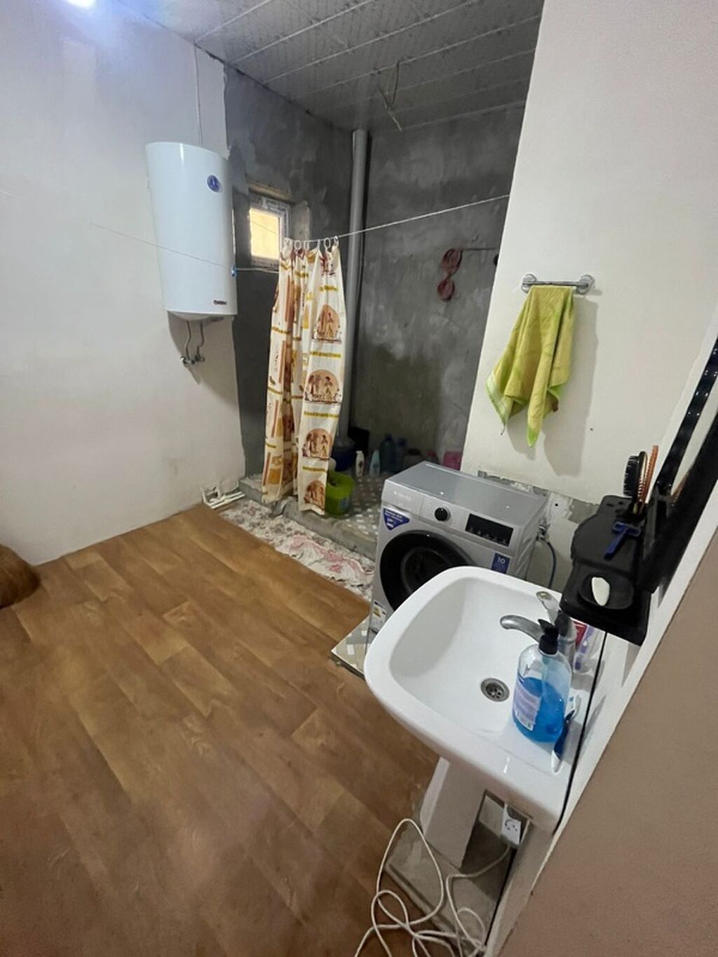2 mərtəbəli daş tikili həyət evi - Tikinti materialı: qalın çay/şəhər