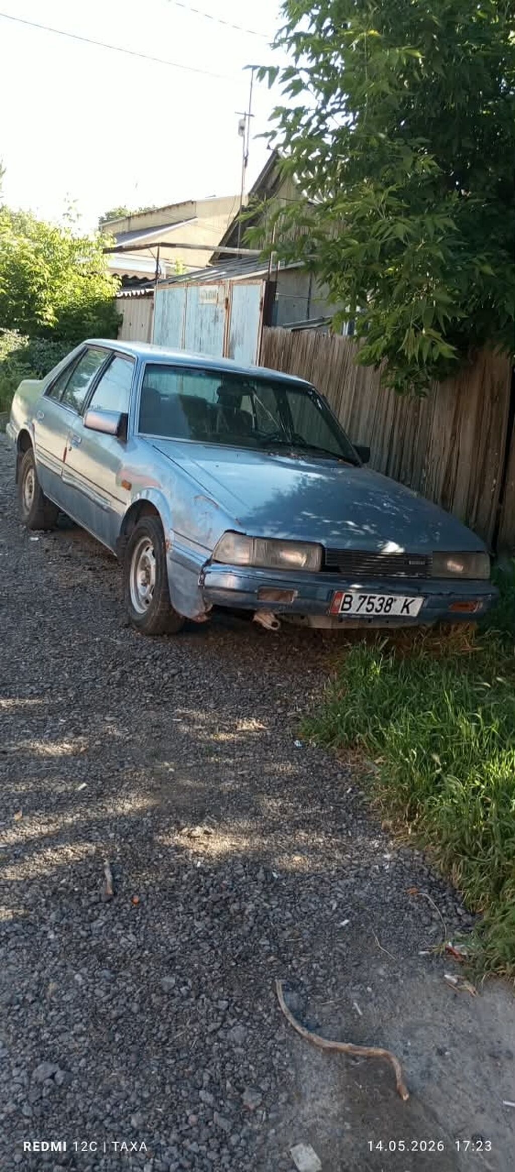Mazda 626: 1985 г., 2 л, Механика, Бензин, Седан: фото 2