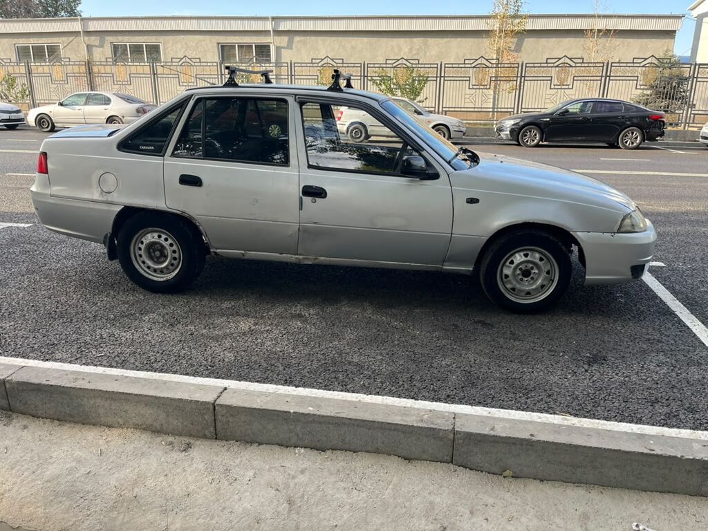 Daewoo Nexia: 2009 г., 1.5 л, Механика, Бензин, Седан: фото 4