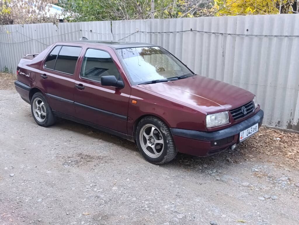 Volkswagen Vento: 1993 г., Механика, Седан: фото 1