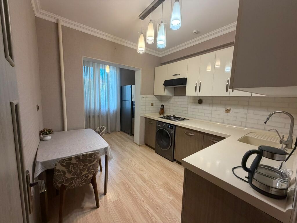 Bakı, 8-ci mikrorayon, 2 otaqlı, Köhnə tikili, m. Azadlıq Prospekti, 60 kv. m