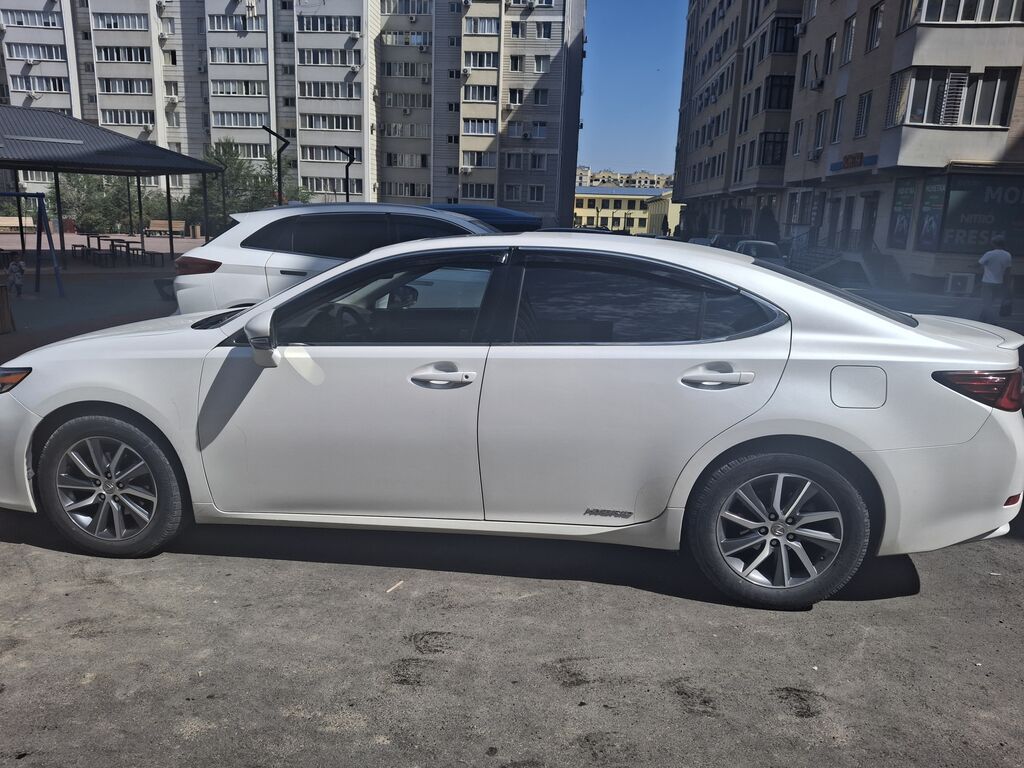 Lexus ES: 2016 г., 2.5 л, Автомат, Гибрид, Седан: фото 3