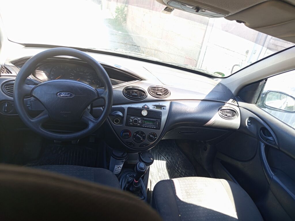 Ford Focus: 2003 г., 1.6 л, Механика, Бензин, Универсал: фото 3