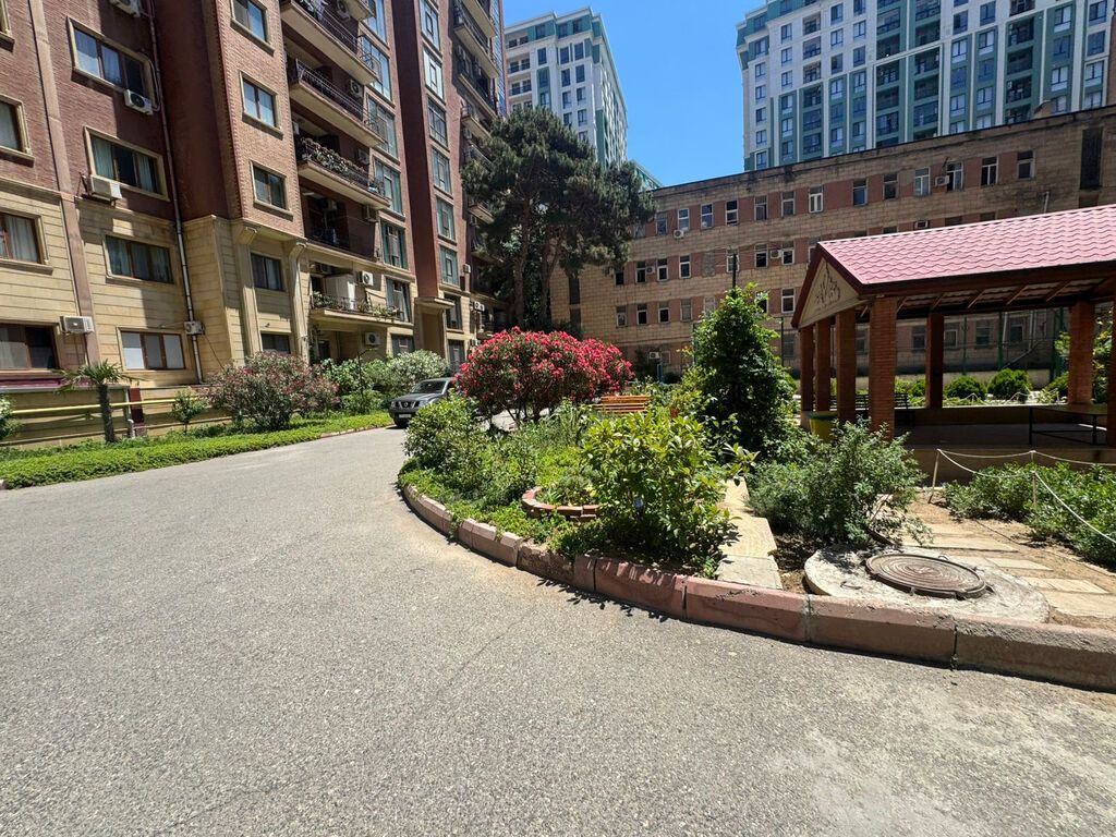 4 otaqlı, Yeni tikili, 180 kv. m