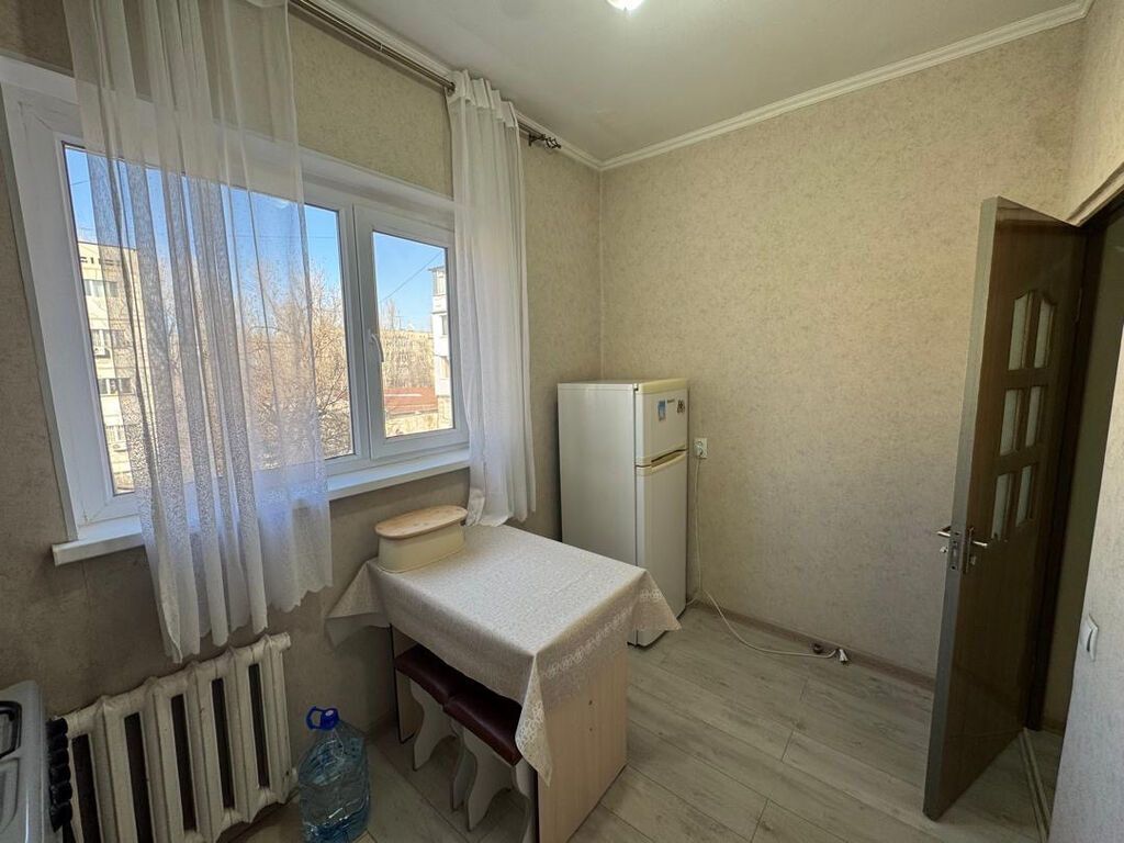 1 комната, 35 м², 10 мкр 105 серия, 3 этаж, Евроремонт: фото 2