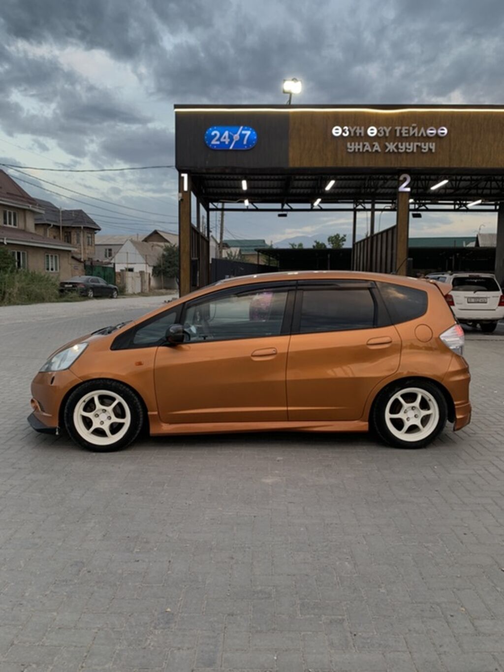 Honda Fit: 2009 г., 1.5 л, Автомат, Бензин, Хэтчбэк: фото 4