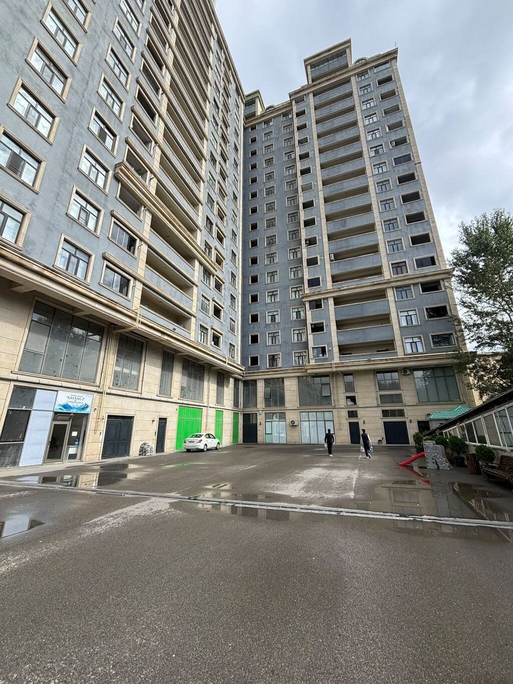 8-ci mikrorayon, 4 otaqlı, Yeni tikili, 156 kv. m